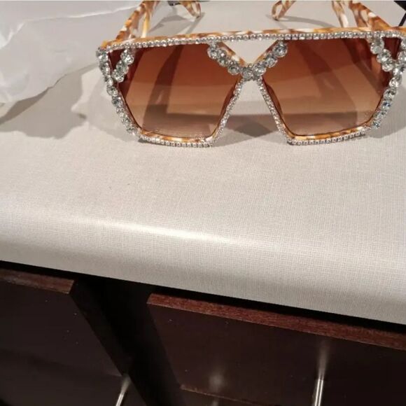 Ladies Oversized luxury rhinestone sunglasses